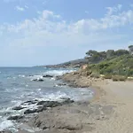 Appartement 2 Pieces Avec Jardin Privatif, Proche Plage Et Commerces, A Saint Aygulf - Fr-1-226A-103