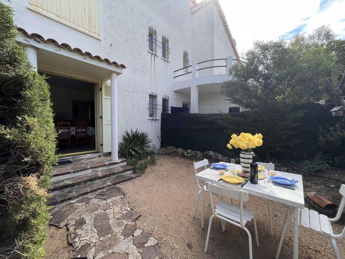 2 Pieces Avec Jardin Privatif, Proche Et Commerces, A Saint Aygulf - Fr-1-226a-103 Fréjus